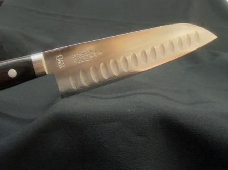 切れます！本物！Vゴールド【鍛造】三徳包丁サーモン　登場！